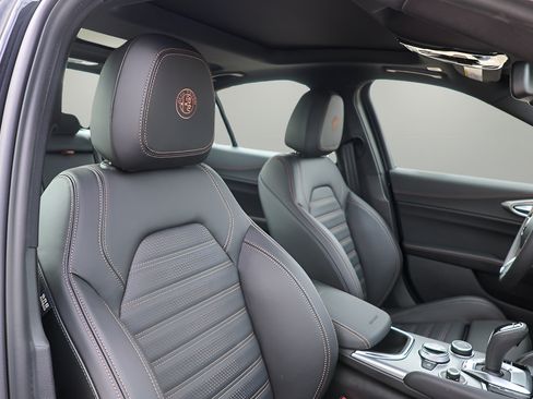 New 2025 Alfa Romeo Giulia w/ Driving Assist Package RWD image 21