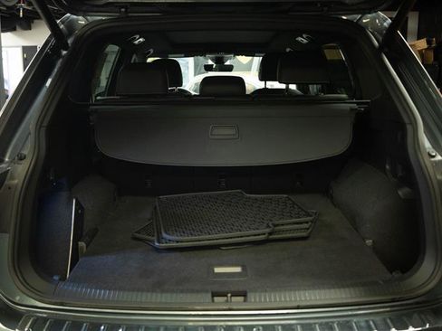 Used 2022 Volkswagen Tiguan SEL R-Line AWD/4WD image 7