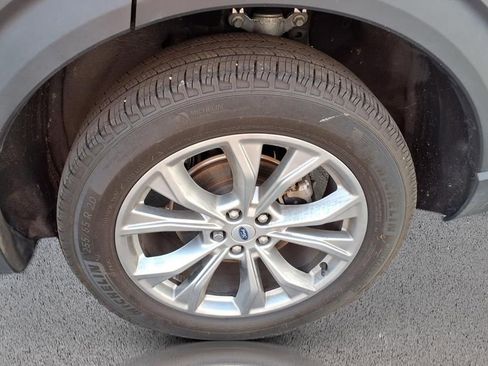 Used 2023 Ford Explorer XLT w/ Equipment Group 202A AWD/4WD image 36