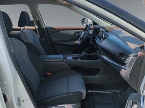 Used 2023 Nissan Rogue SV image 15