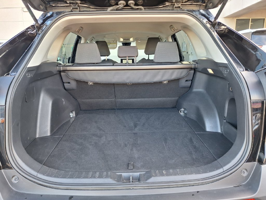 Used 2025 Toyota RAV4 XLE FWD image 24
