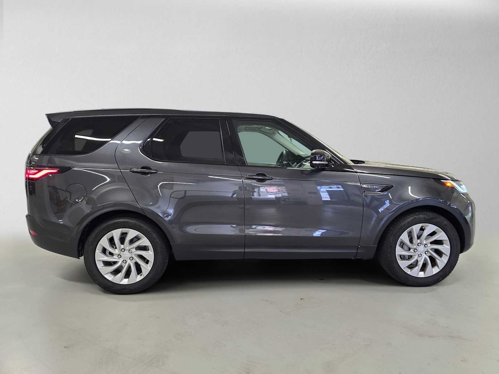 Used 2025 Land Rover Discovery S AWD/4WD image 6