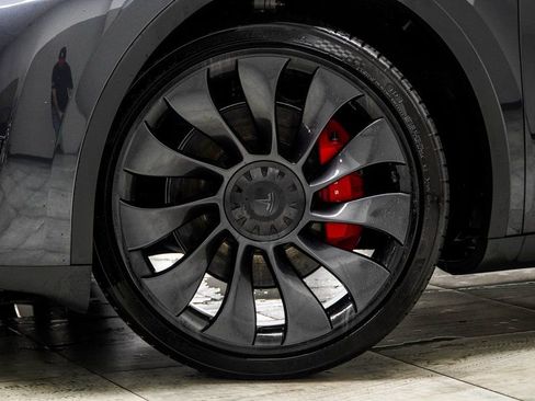 Used 2024 Tesla Model Y Performance image 6