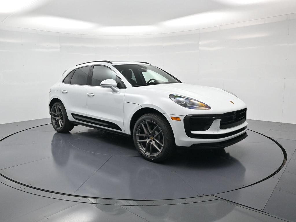 Certified 2026 Porsche Macan AWD/4WD image 32