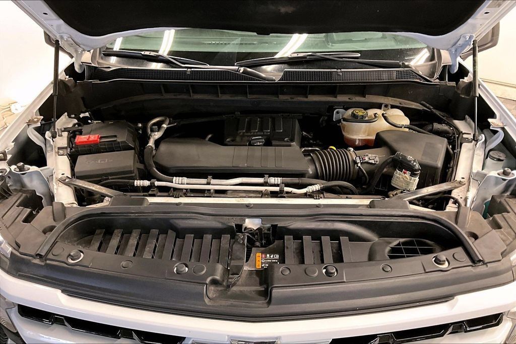 Used 2024 Chevrolet Silverado 1500 RST AWD/4WD image 9