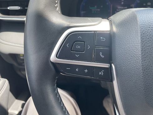 Used 2024 Toyota Highlander Limited AWD/4WD image 18