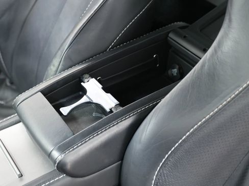 Used 2011 Aston Martin V8 Vantage Coupe RWD image 38