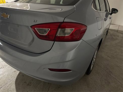 Used 2017 Chevrolet Cruze LT w/ Convenience Package image 19