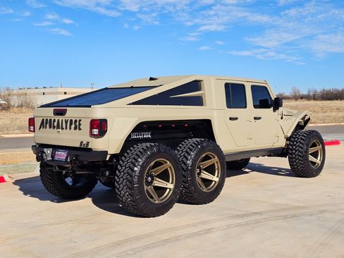 Used 2023 Jeep Gladiator Sport image 6