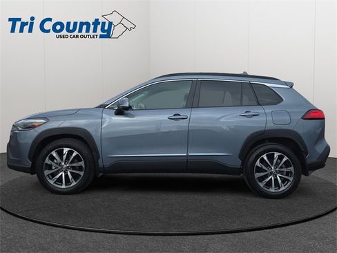 Used 2023 Toyota Corolla Cross XLE image 5