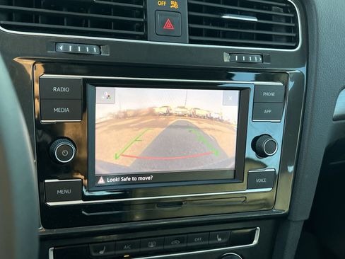 Used 2020 Volkswagen Golf 4-Door FWD image 19