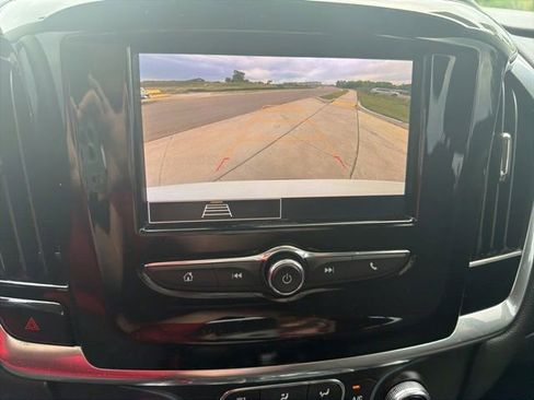 Used 2021 Chevrolet Traverse LS FWD image 13