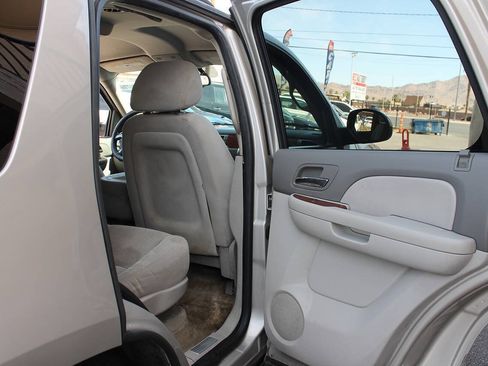 Used 2007 GMC Yukon SLE RWD image 25
