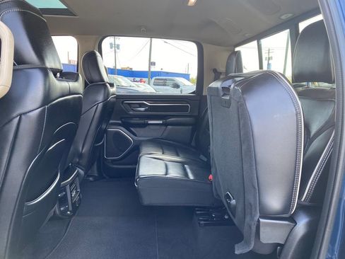 Used 2019 RAM 1500 Laramie AWD/4WD image 16