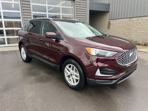 Used 2023 Ford Edge SEL AWD/4WD image 3