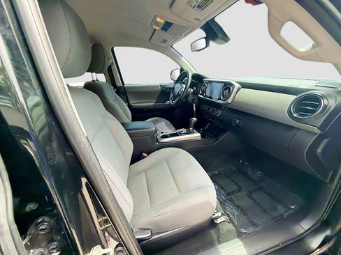 Used 2020 Toyota Tacoma SR5 image 31