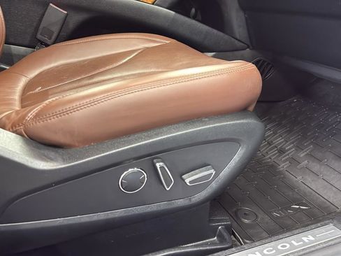 Used 2018 Lincoln MKX Reserve FWD image 24