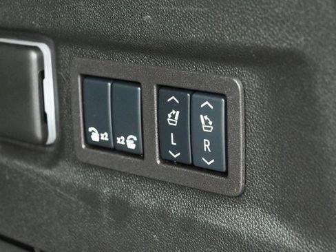 Used 2024 Chevrolet Suburban Premier AWD/4WD image 31