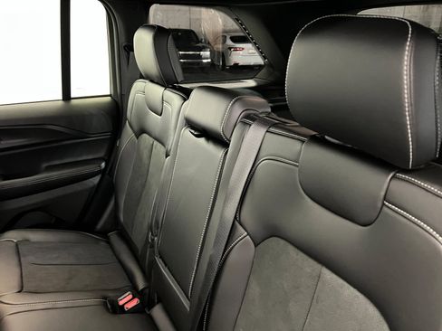New 2025 Jeep Grand Cherokee Altitude AWD/4WD image 20