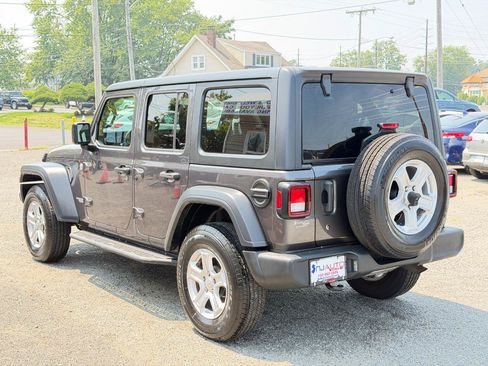 Used 2018 Jeep Wrangler Unlimited Sport S AWD/4WD image 6