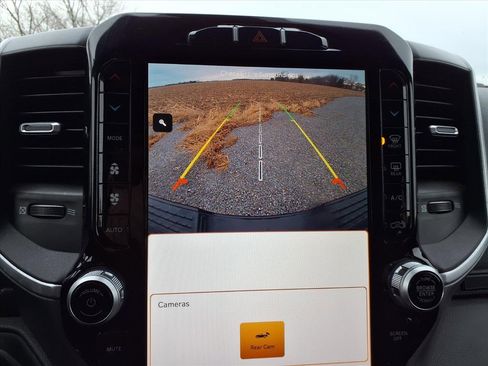 Used 2024 RAM 2500 Big Horn w/ Sport Appearance Package image 13