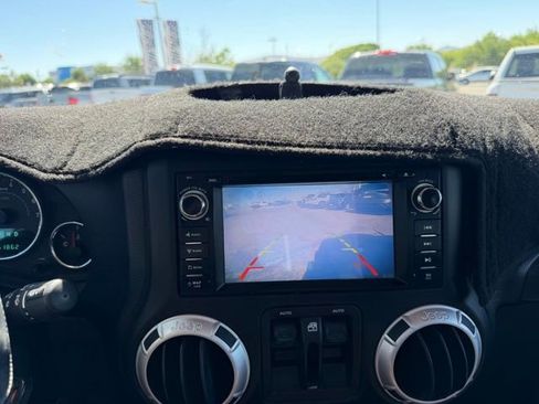 Used 2014 Jeep Wrangler Rubicon w/ Power Convenience Group AWD/4WD image 16