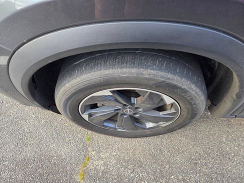 Used 2025 Nissan Rogue SV FWD image 4