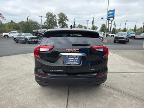 Used 2024 GMC Terrain SLE AWD/4WD image 5