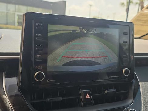 Used 2022 Toyota Corolla LE FWD image 18