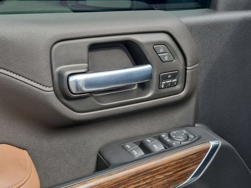Certified 2022 Chevrolet Silverado 2500 High Country w/ Technology Package AWD/4WD image 21