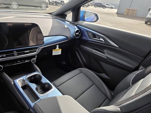 New 2026 Chevrolet Equinox EV LT w/ Convenience Package II image 18