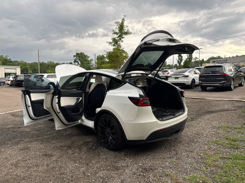 Used 2020 Tesla Model Y Long Range AWD/4WD image 16