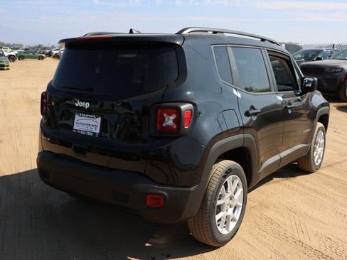 New 2023 Jeep Renegade Latitude w/ Sun & Fun Group image 4