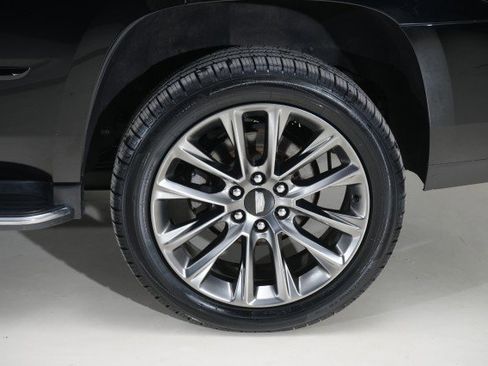 Used 2019 Cadillac Escalade Luxury w/ Escalade Sport Edition image 27