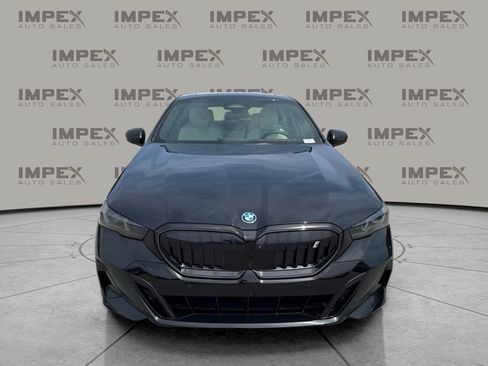 Used 2024 BMW i5 eDrive40i w/ M Sport Package RWD image 8