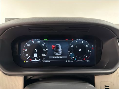 Used 2025 Land Rover Discovery Dynamic SE image 15