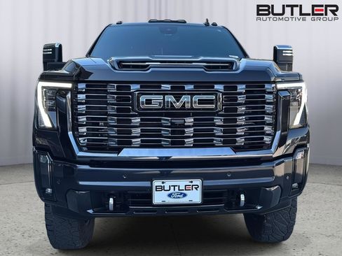 Used 2024 GMC Sierra 3500 Denali Ultimate AWD/4WD image 7