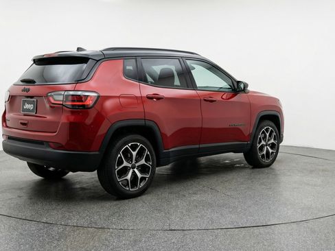 Used 2025 Jeep Compass Limited image 9