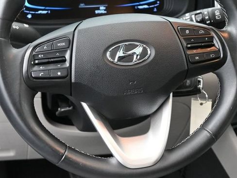 Used 2023 Hyundai Venue SEL w/ Cargo Package FWD image 8