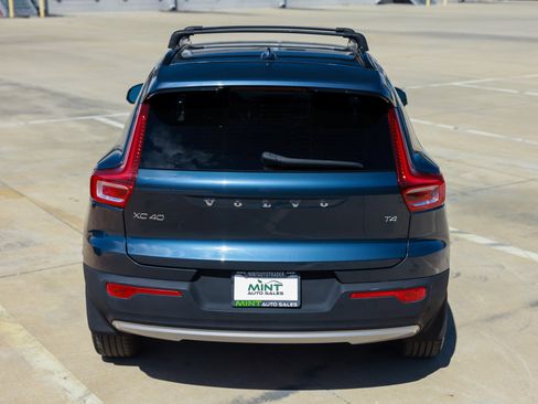 Used 2021 Volvo XC40 T4 Momentum w/ Protection Package Premier image 14