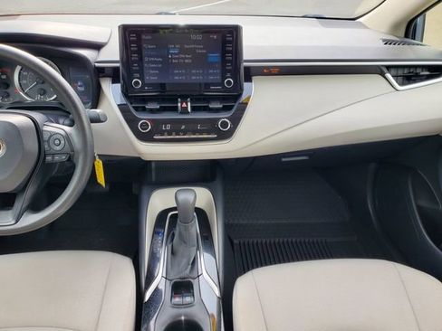Used 2022 Toyota Corolla LE FWD image 12