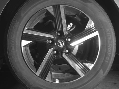 Used 2025 Nissan Sentra SV FWD image 14