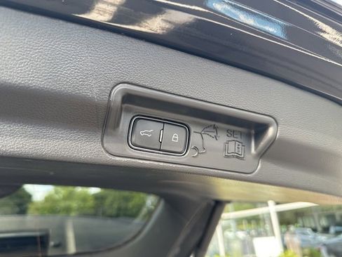 Used 2022 Ford Explorer XLT w/ Equipment Group 202A image 10