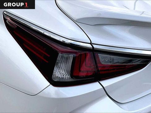 Used 2025 Lexus ES 300h w/ Premium Package image 25