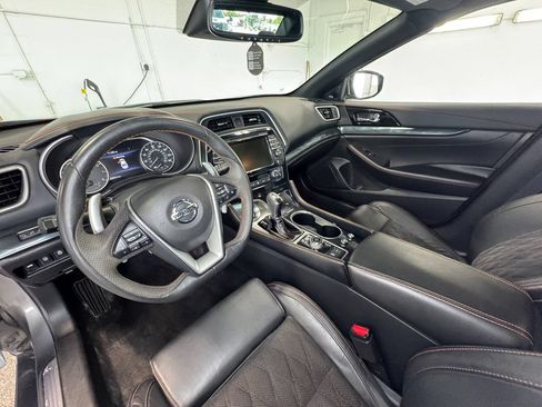 Used 2021 Nissan Maxima SR FWD image 14