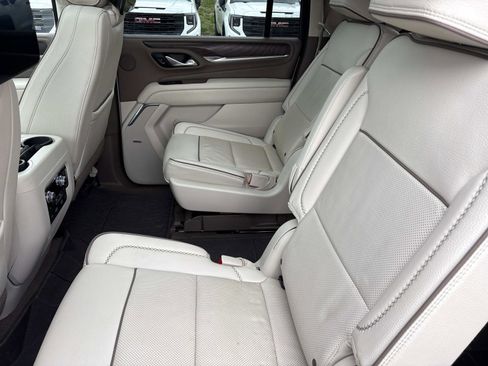 Used 2023 GMC Yukon XL Denali w/ Advanced Technology Package image 29