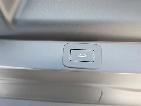 New 2025 Land Rover Range Rover Long Wheelbase SE image 13