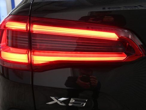 Used 2019 BMW X5 xDrive50i w/ M Sport Package image 35