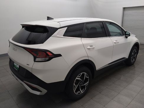 Used 2023 Kia Sportage LX AWD/4WD image 9