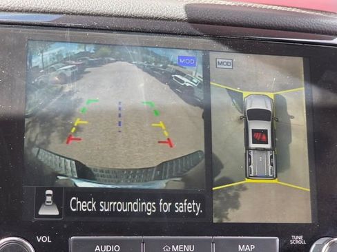 Used 2020 Nissan Titan SL w/ Moonroof Package image 20